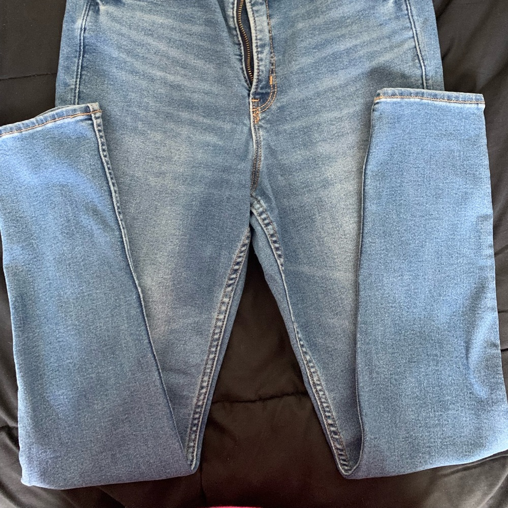 Woman’s Old Navy straight leg Jeans, Size 10